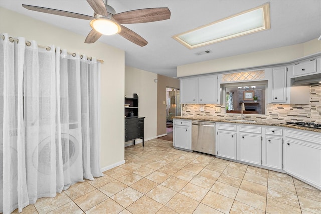 4638 Deer Point Dr, Spring, TX 77389 - kitchen featuring stainless steel dishwasher, decorative backsplash, black gas cooktop, white cabinetry, and ceiling fan