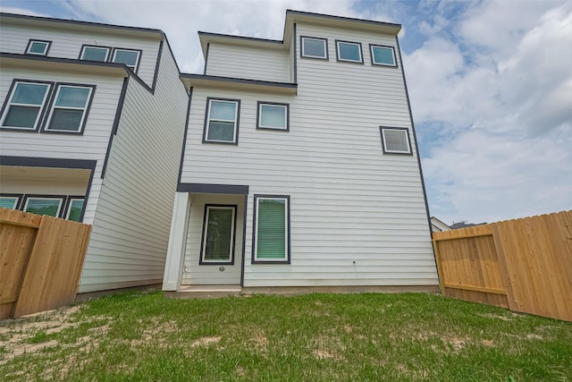 8915 Grovner Pl, Houston, TX 77055 - rear view of house
