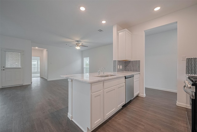 27097 Kestrel Trl, Magnolia, TX 77354 - kitchen with stainless steel appliances, ceiling fan, dark wood-style flooring, a peninsula, and recessed lighting