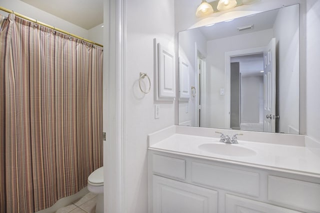 4619 Jade Green Ct, Houston, TX 77059 - full bath featuring vanity, tile patterned floors, and a shower with curtain
