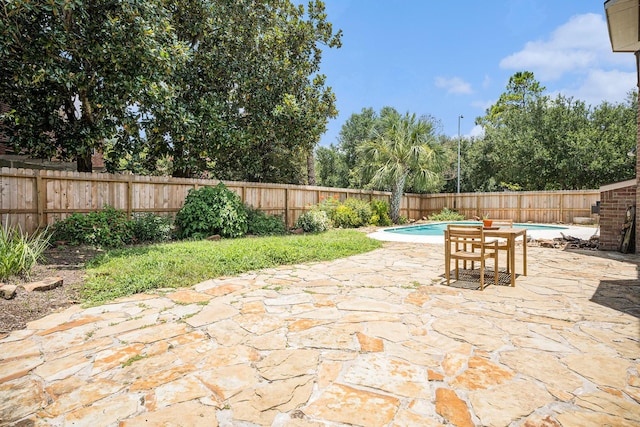 4619 Jade Green Ct, Houston, TX 77059 - fenced backyard featuring a patio area