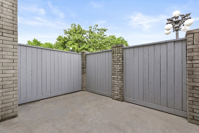 550 Wilcrest Dr Unit 550, Houston, TX 77042 - view of gate