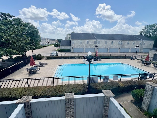550 Wilcrest Dr Unit 550, Houston, TX 77042 - community pool featuring a residential view and a patio area