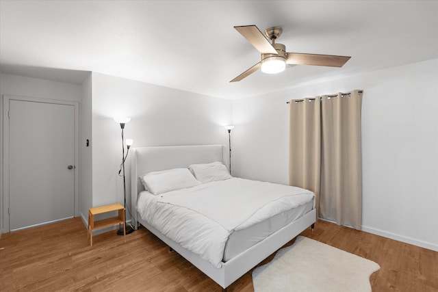 6697 De Moss Dr Unit 697, Houston, TX 77074 - bedroom with wood finished floors and a ceiling fan
