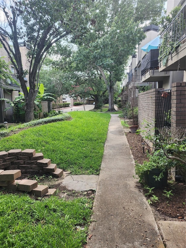 10811 Richmond Ave Unit 40, Houston, TX 77042 - view of yard