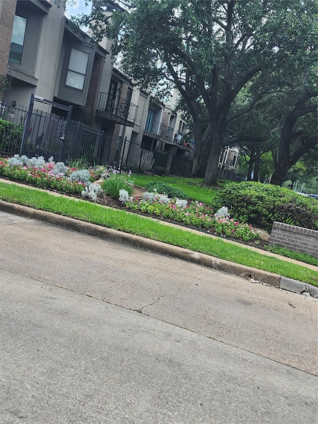 10811 Richmond Ave Unit 40, Houston, TX 77042 - view of home's community