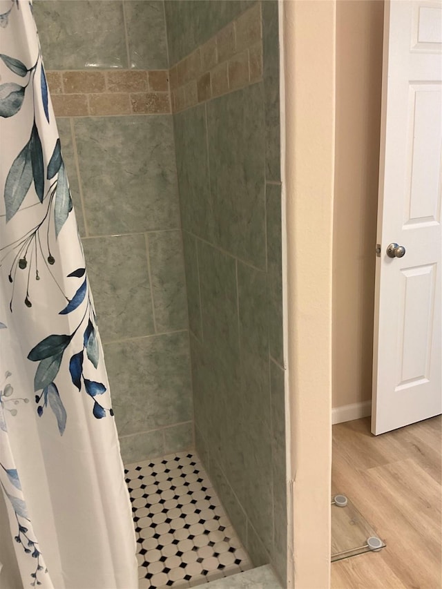 19 Trail Lk, Trinity, TX 75862 - bathroom featuring a tile shower and wood finished floors