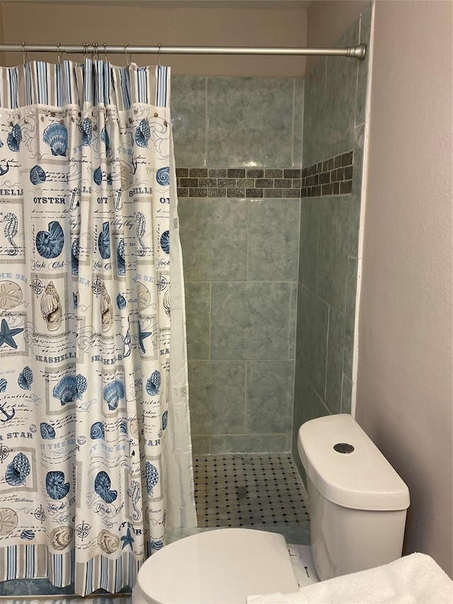 19 Trail Lk, Trinity, TX 75862 - bathroom featuring toilet and a tile shower