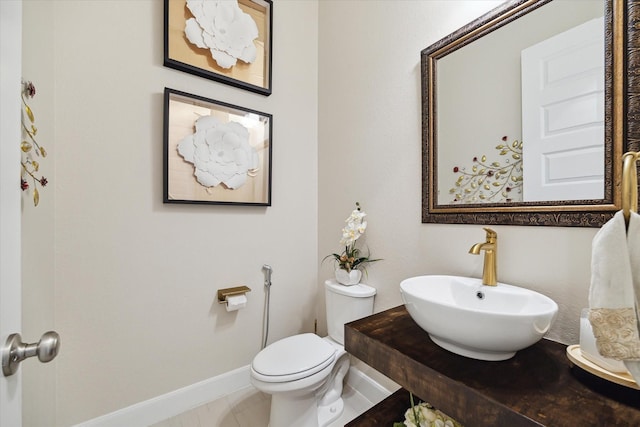 190 Monarch Trl, Sugar Land, TX 77498 - bathroom with baseboards and vanity