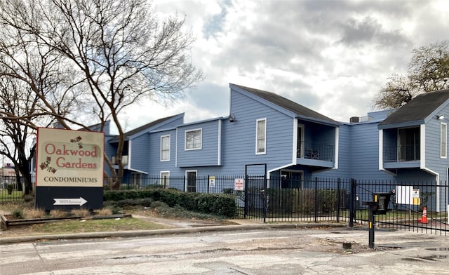 5625 Antoine Dr Unit 1016, Houston, TX 77091 - view of property exterior featuring a fenced front yard