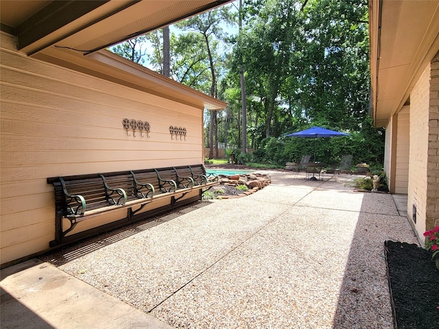711 Holly Springs Dr, Conroe, TX 77302 - view of patio / terrace