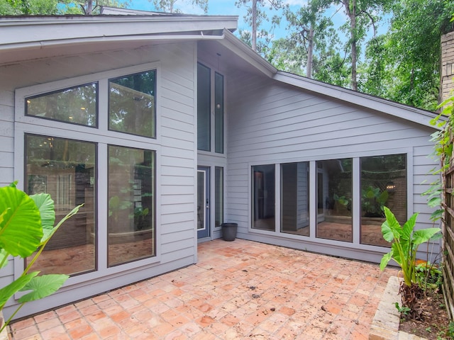 2812 Crossvine, The Woodlands, TX 77380 - back of property with a patio