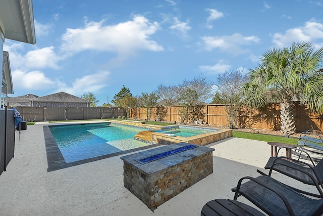 10102 Hooke Dr, Iowa Colony, TX 77583 - view of swimming pool featuring an in-ground hot tub, a fenced backyard, and a patio