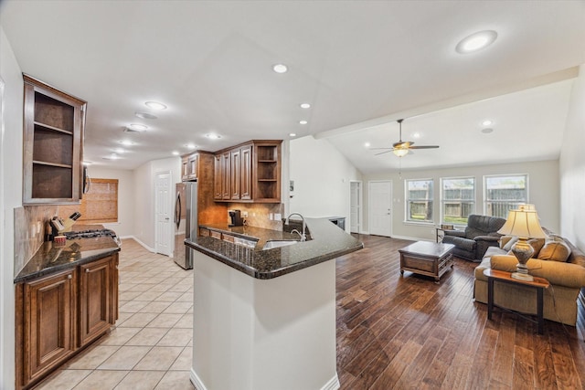 2826 Meadow Brook Ct, League City, TX 77573 - kitchen with open shelves, decorative backsplash, a peninsula, a ceiling fan, and recessed lighting