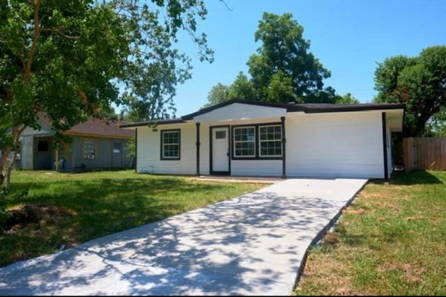 4934 Burma Rd, Houston, TX 77033 - ranch-style house with driveway