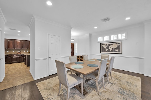 905 Wakefield Dr, Houston, TX 77018 - dining room featuring crown molding, recessed lighting, and wood finished floors