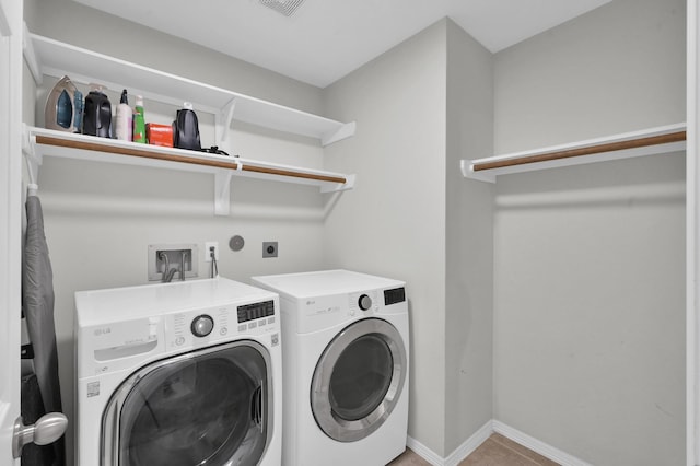 905 Wakefield Dr, Houston, TX 77018 - laundry room with washer and clothes dryer and baseboards