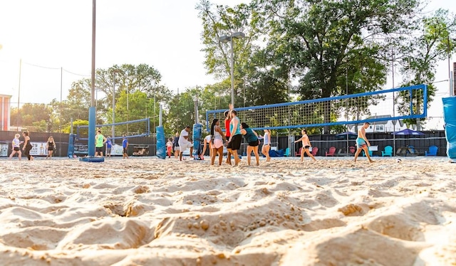 905 Wakefield Dr, Houston, TX 77018 - view of playground with volleyball court