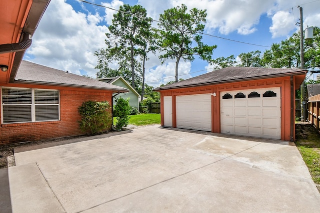 1215 W 31st St, Houston, TX 77018 - view of detached garage