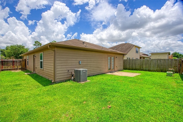 6615 Lost Pines Bnd, Houston, TX 77049 - rear view of property with a fenced backyard and a patio