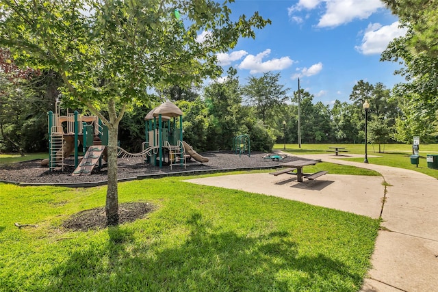 2206 Chelsea Creek Ln, Spring, TX 77386 - community play area with a yard