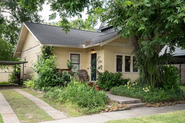 618 Wendel St, Houston, TX 77009 - view of front of home with a shingled roof