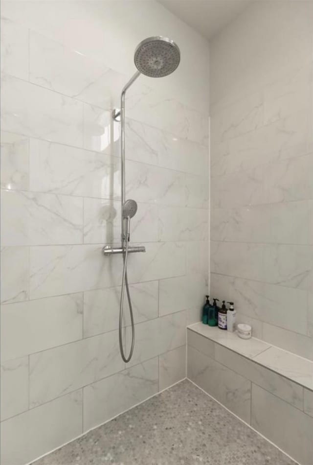 7526 Janak Dr, Houston, TX 77055 - bathroom with tiled shower