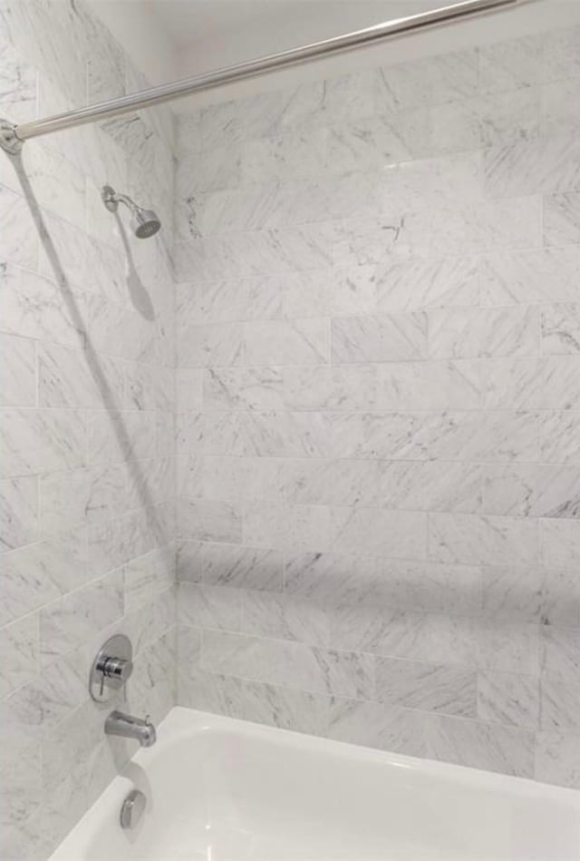 7526 Janak Dr, Houston, TX 77055 - full bath with shower / tub combination