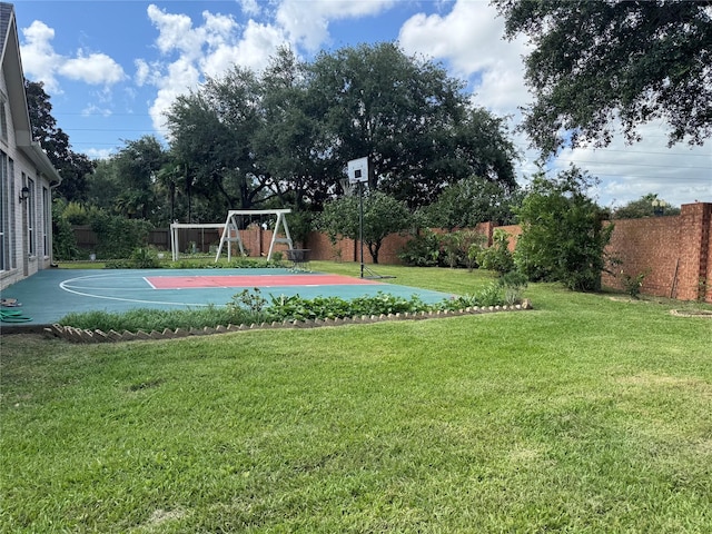 5403 Emerald Pointe Ln, Sugar Land, TX 77479 - view of basketball court featuring a fenced backyard and community basketball court