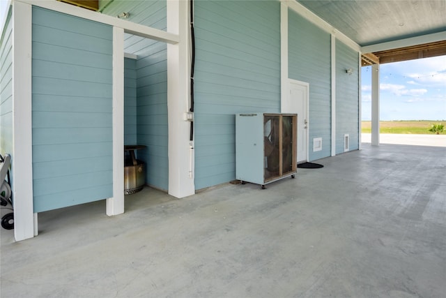 1301 Lagoon Dr, Crystal Beach, TX 77650 - view of garage