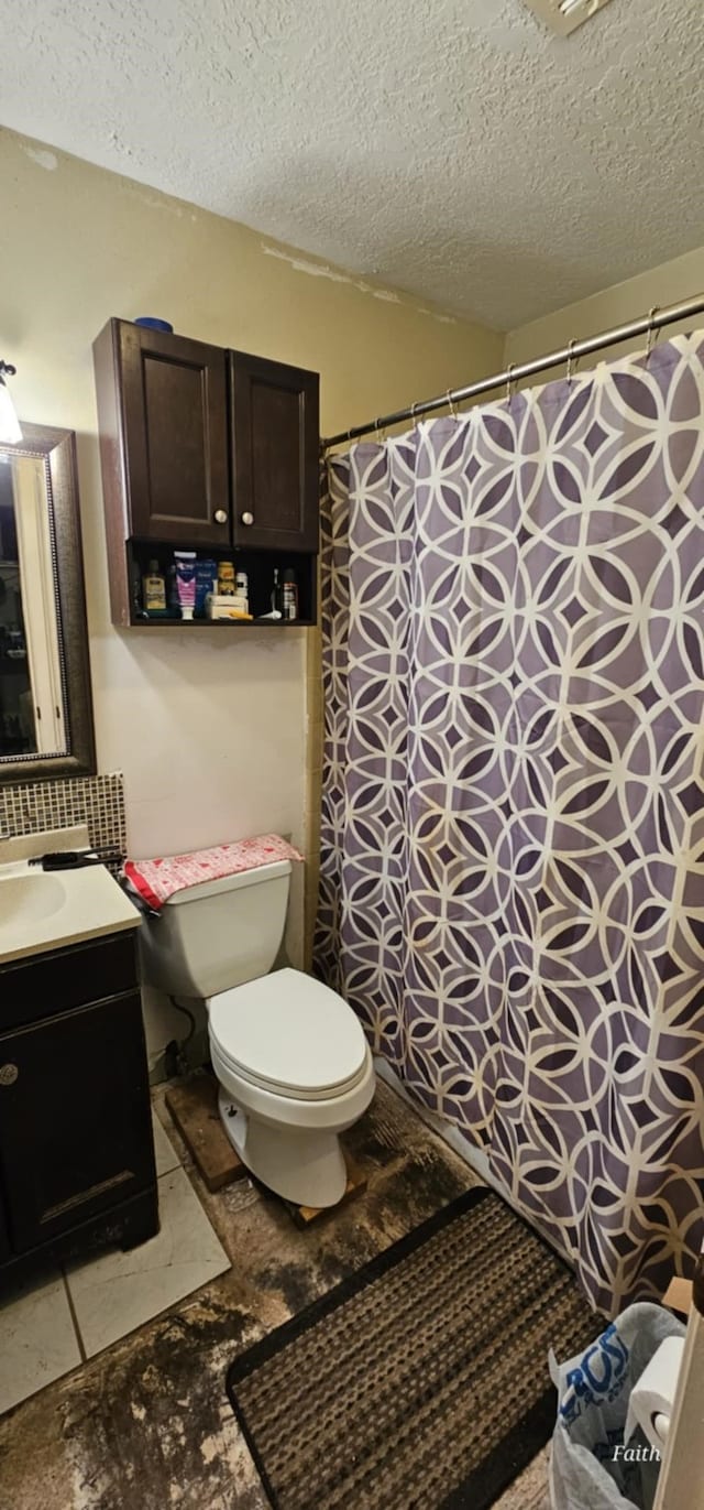 2714 6th Ave N, Texas City, TX 77590 - bathroom with vanity, a textured ceiling, and a shower with curtain