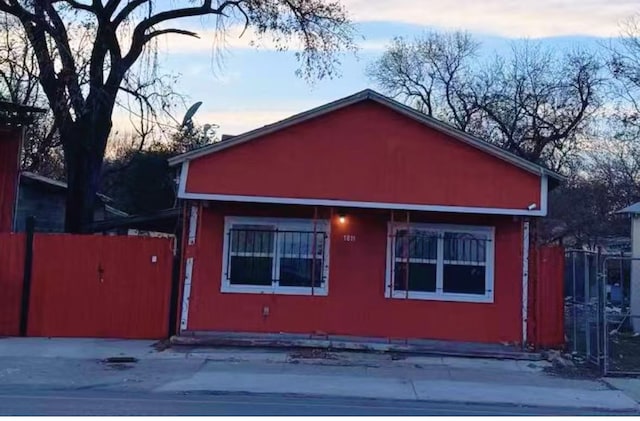 1811 S Brazos St, San Antonio, TX 78207 - view of home's exterior