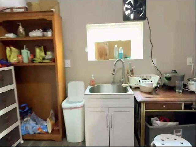 1811 S Brazos St, San Antonio, TX 78207 - kitchen featuring a sink and white cabinetry