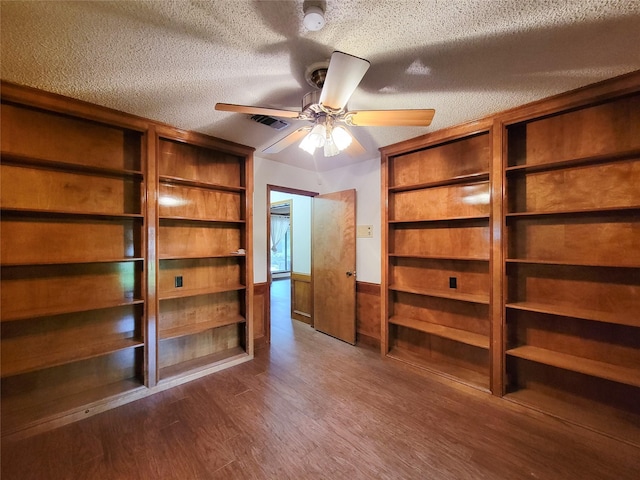 3 Thunderbird Cir, Baytown, TX 77521 - spare room featuring wood finished floors, a ceiling fan, and a textured ceiling