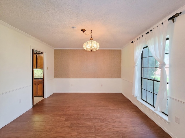 3 Thunderbird Cir, Baytown, TX 77521 - spare room with ornamental molding, wood finished floors, a chandelier, and a textured ceiling