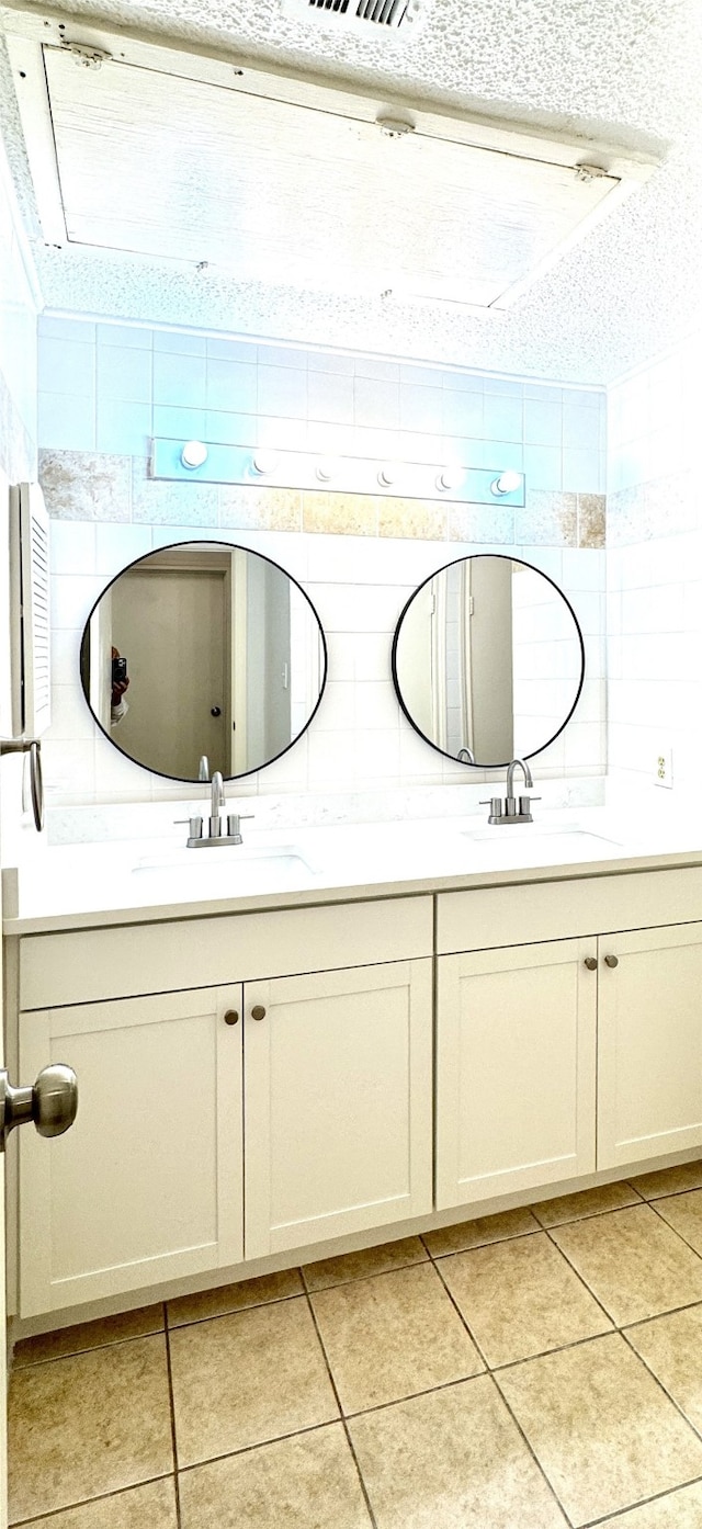 7900 N Stadium Dr Unit 53, Houston, TX 77030 - full bath with double vanity, tile patterned floors, and a textured ceiling