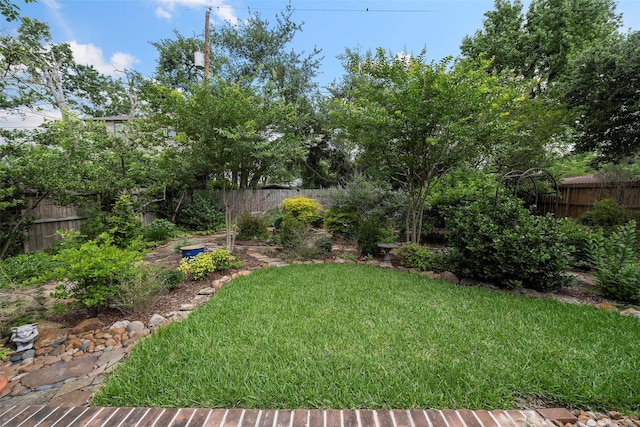 2114 Saxon Dr, Houston, TX 77018 - view of fenced backyard