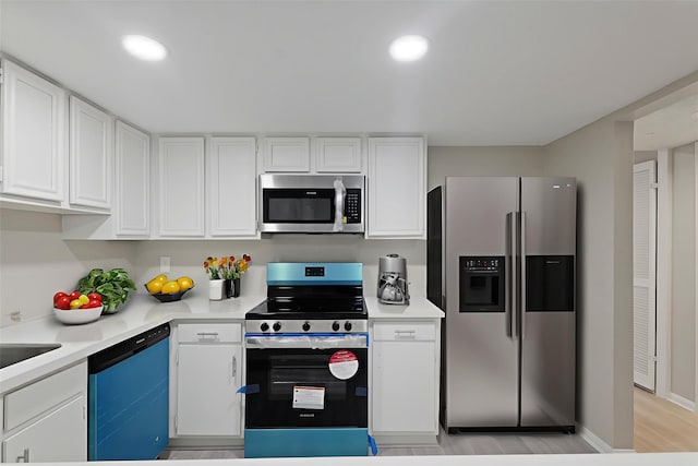 2212 Shadowdale Dr Unit 358, Houston, TX 77043 - kitchen featuring stainless steel appliances, white cabinetry, light countertops, and light wood finished floors