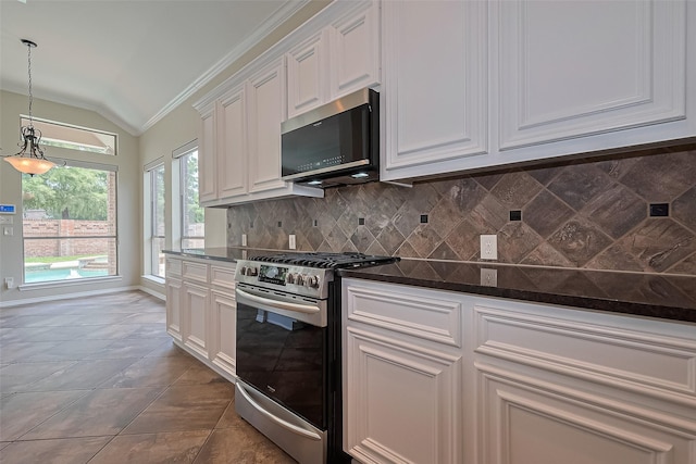 3631 Rocky Ledge Ln, Katy, TX 77494 - kitchen featuring stainless steel appliances, lofted ceiling, crown molding, backsplash, and white cabinetry