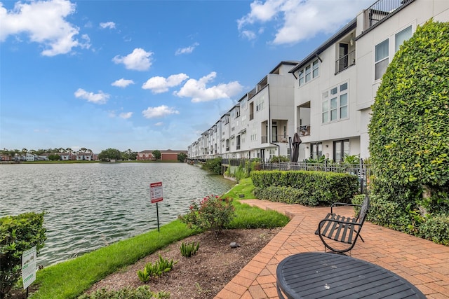 2206 Hilshire Glen Ct, Houston, TX 77080 - view of home's community featuring a water view and a residential view