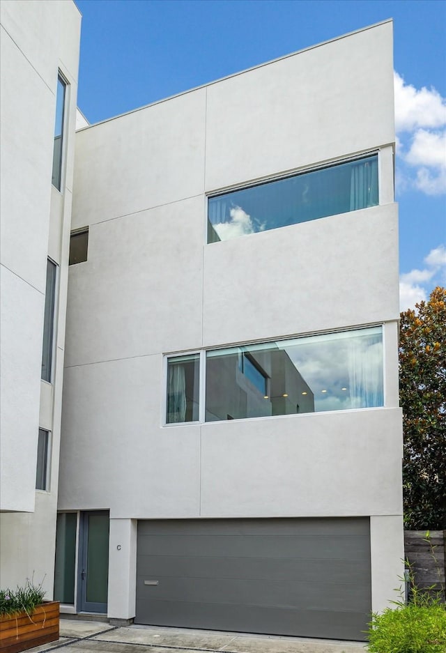1728 Michigan St Unit C, Houston, TX 77006 - view of property with a garage