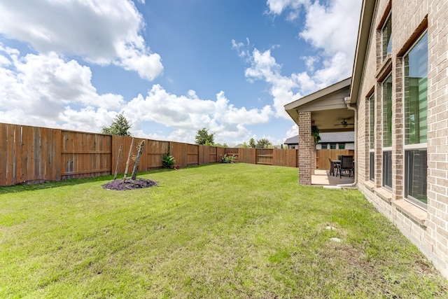 6907 Pondhawk Dr, Katy, TX 77493 - fenced backyard with a ceiling fan and a patio area