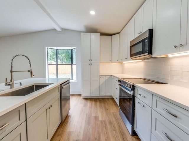 527 Blakeley Dr, San Antonio, TX 78209 - kitchen with stainless steel appliances, light wood-style flooring, tasteful backsplash, light countertops, and recessed lighting