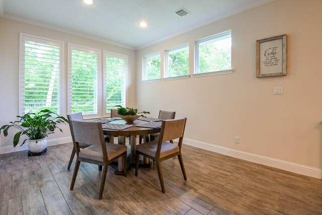 9411 Plaza Point Dr, Missouri City, TX 77459 - dining room with ornamental molding, wood finished floors, and recessed lighting