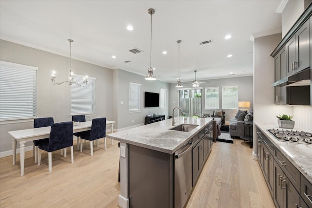 408 W Pierce St, Houston, TX 77019 - kitchen featuring stainless steel appliances, open floor plan, light wood-type flooring, a kitchen island with sink, and light stone counters