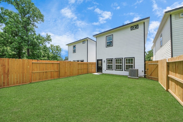 8159 Crestview Dr, Houston, TX 77028 - rear view of property featuring a fenced backyard and a gate