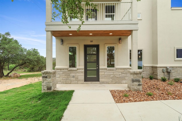 301 Knights Row, Horseshoe Bay, TX 78657 - property entrance featuring stucco siding, stone siding, and a balcony