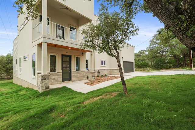 301 Knights Row, Horseshoe Bay, TX 78657 - view of front of house featuring stucco siding, a balcony, a front yard, and a garage