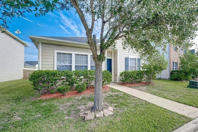11920 Princess Garden Way, Houston, TX 77047 - obstructed view of property featuring a front yard