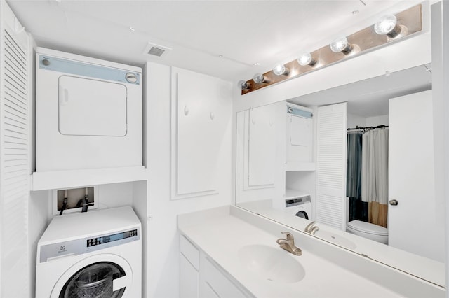 1601 S Shepherd Dr S Unit 215, Houston, TX 77019 - full bathroom featuring stacked washer / dryer, vanity, and curtained shower